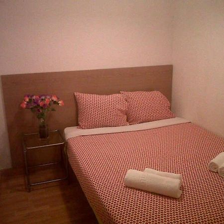Km1 Amparo Apartments Madrid Bilik gambar
